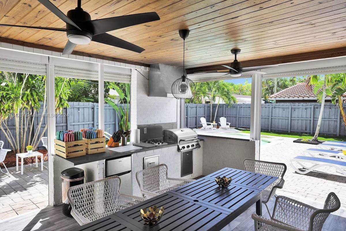 1650 Sw 27th Ave - Photo 3 of 8