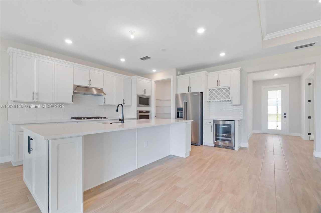 4546 Cumberland Ter - Photo 2 of 8
