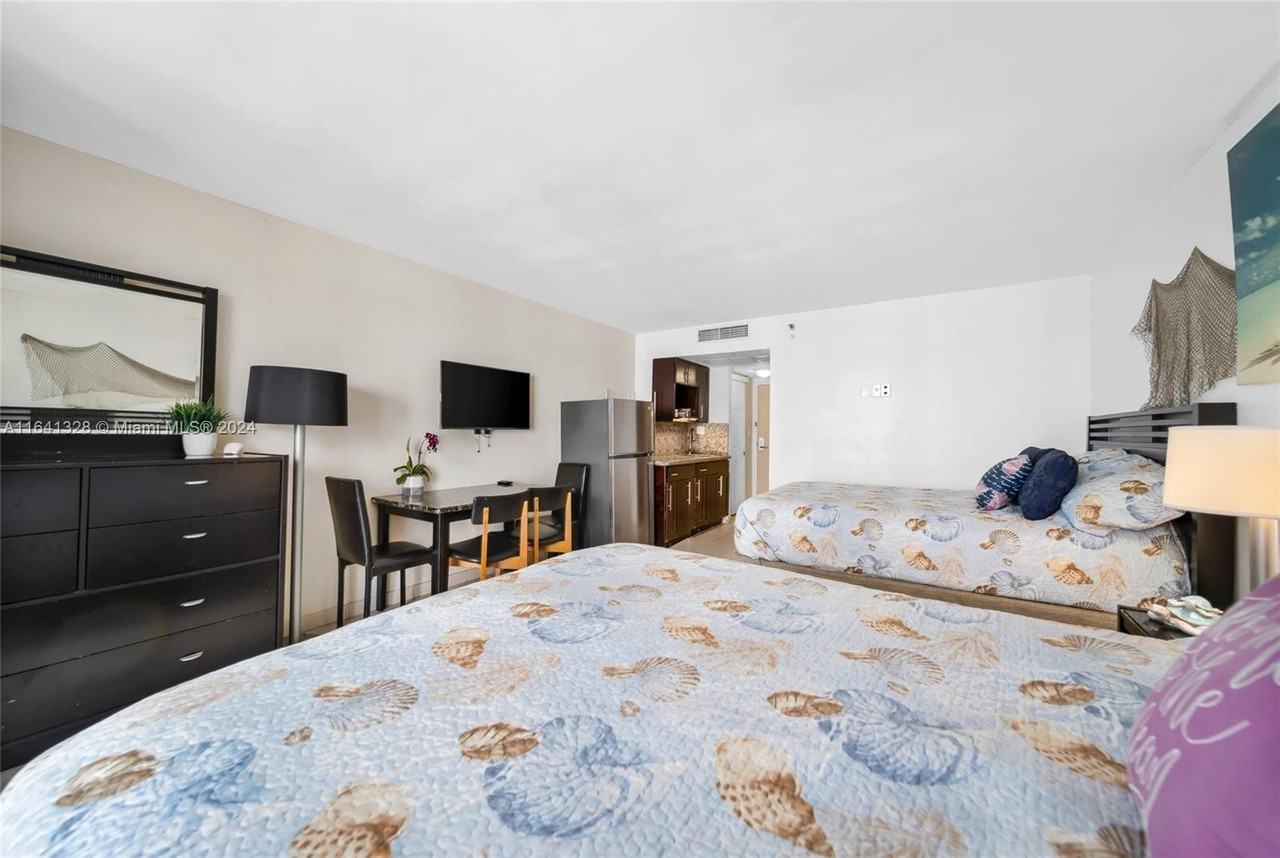 19201 Collins Ave #1117 - Photo 4 of 22