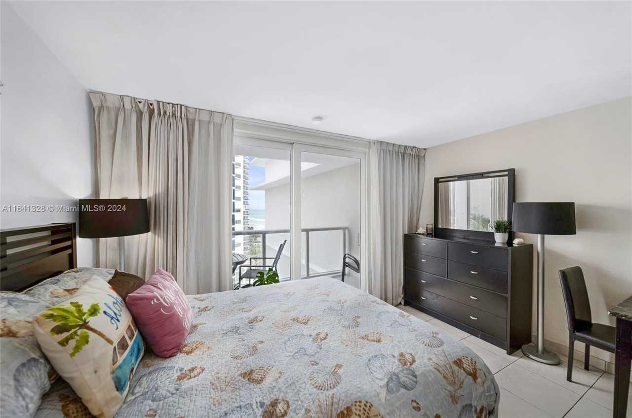 19201 Collins Ave #1117 - Photo 5 of 22