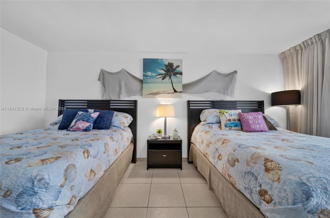 19201 Collins Ave #1117 - Photo 7 of 22