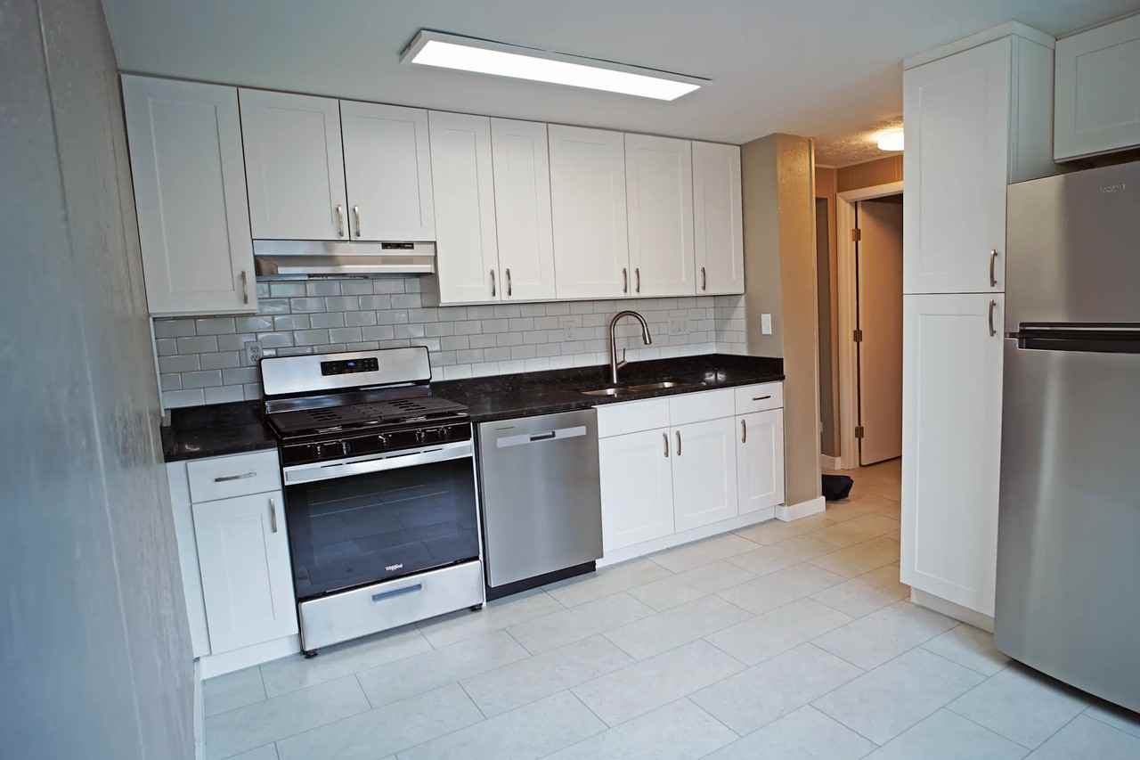 368 Enright Ct - Photo 2 of 10