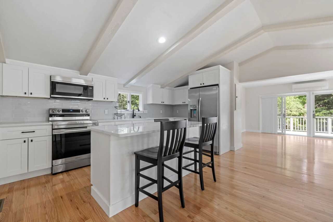 72 Shore Rd - Photo 3 of 17