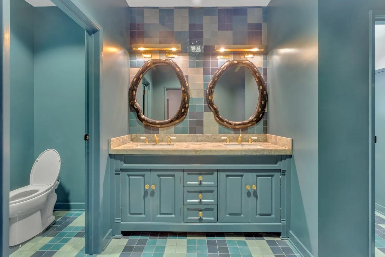 624 Hilgard Ave - Photo 2 of 16