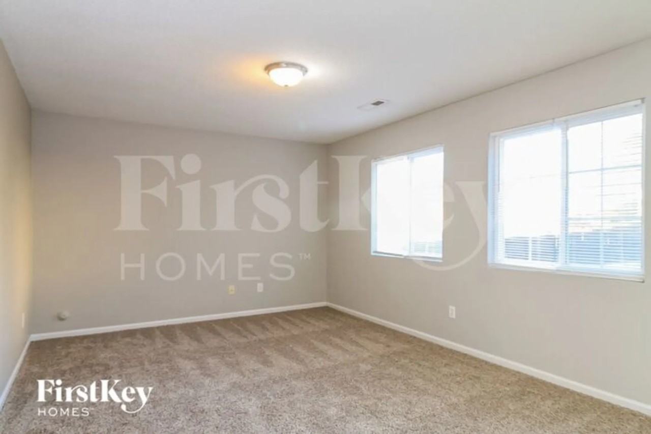 2625 Chatfield Dr - Photo 3 of 15