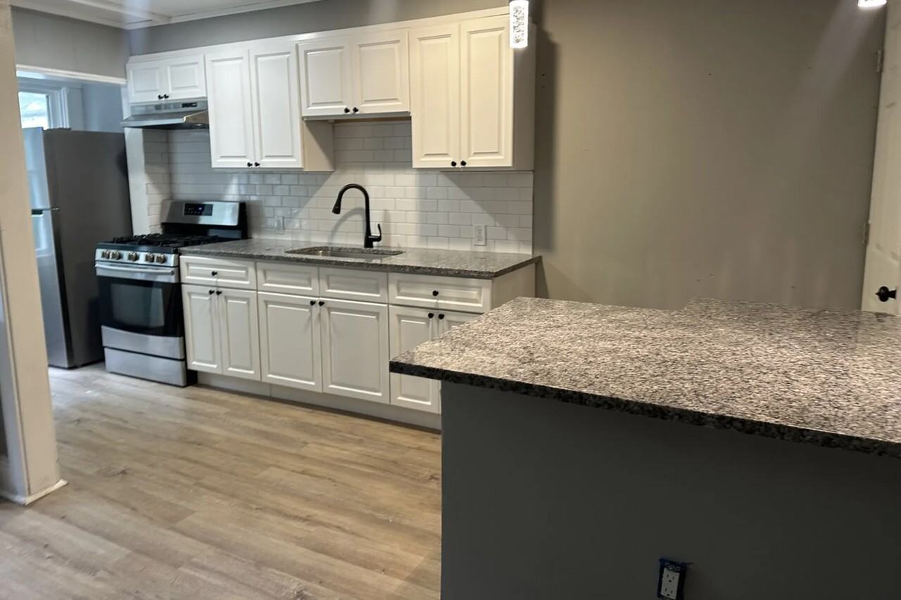 307 Roberta Ave - Photo 3 of 19