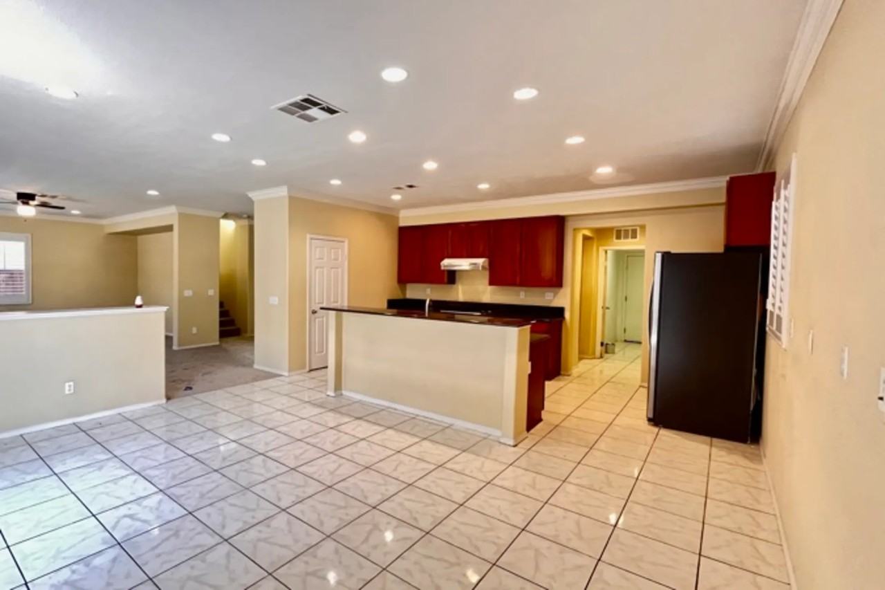 13265 Sunland St - Photo 2 of 11