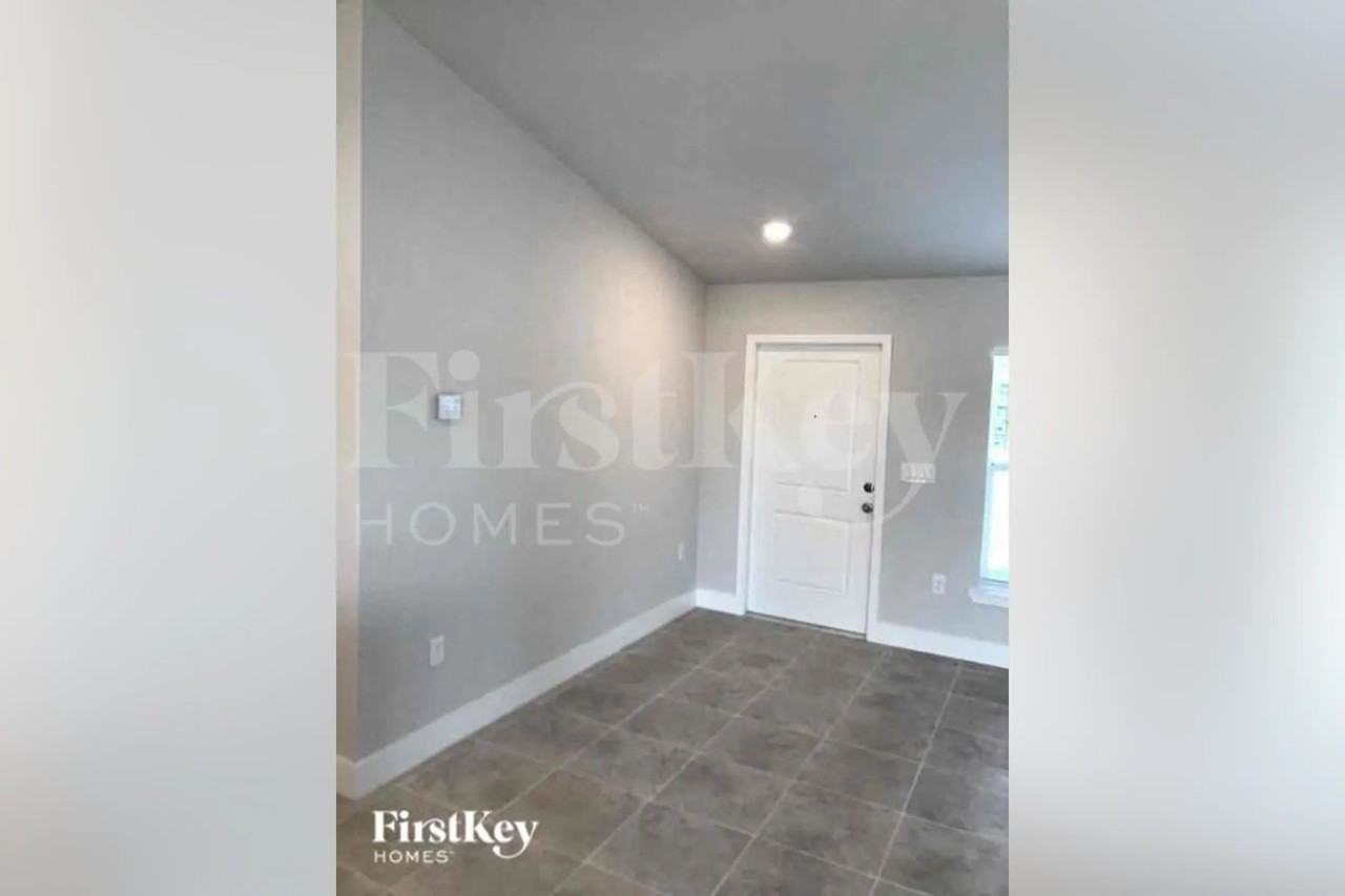 910 Sara Ave N - Photo 2 of 10
