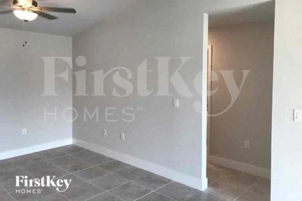 910 Sara Ave N - Photo 3 of 10