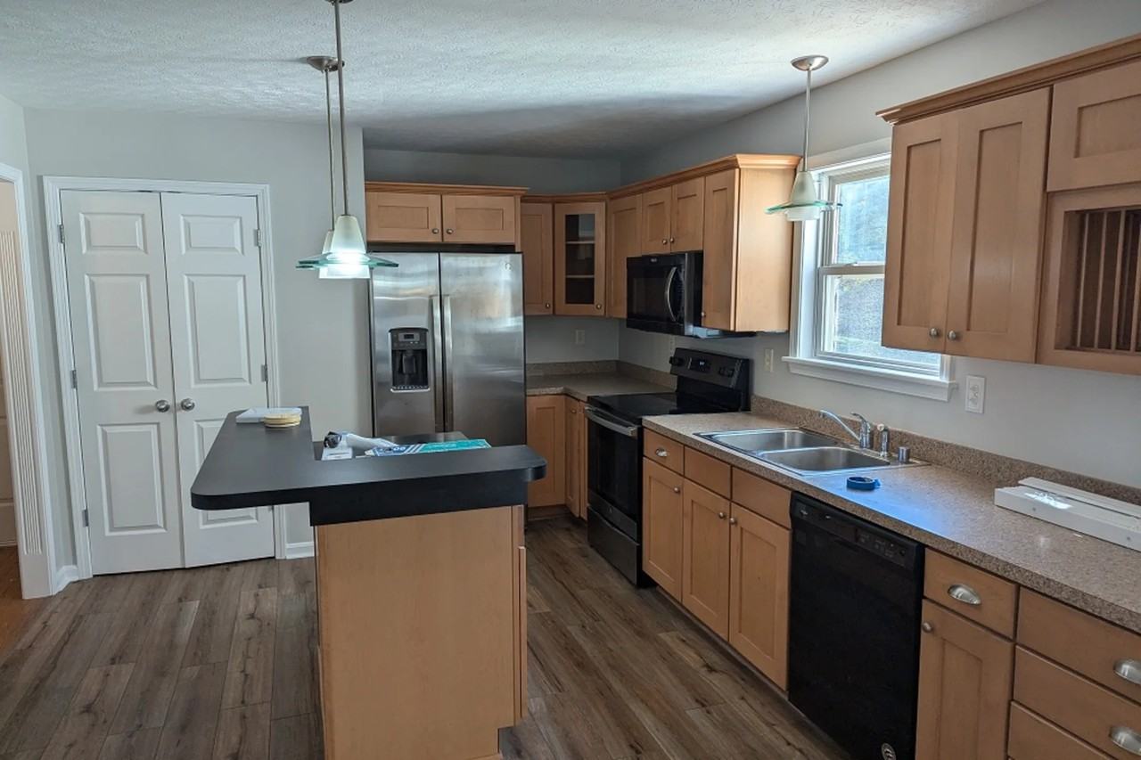 6200 Camden Cir - Photo 2 of 9