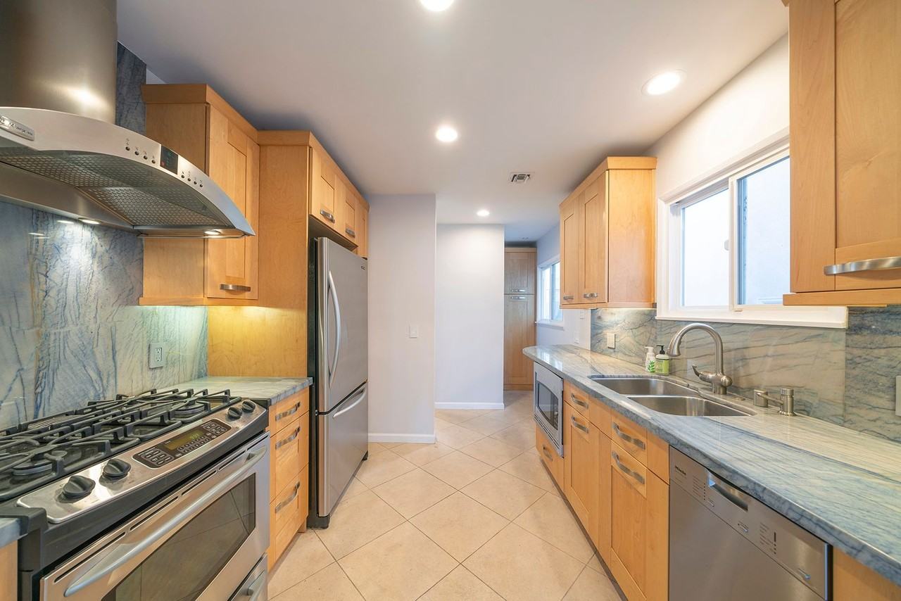 3605 Crest Dr - Photo 6 of 37