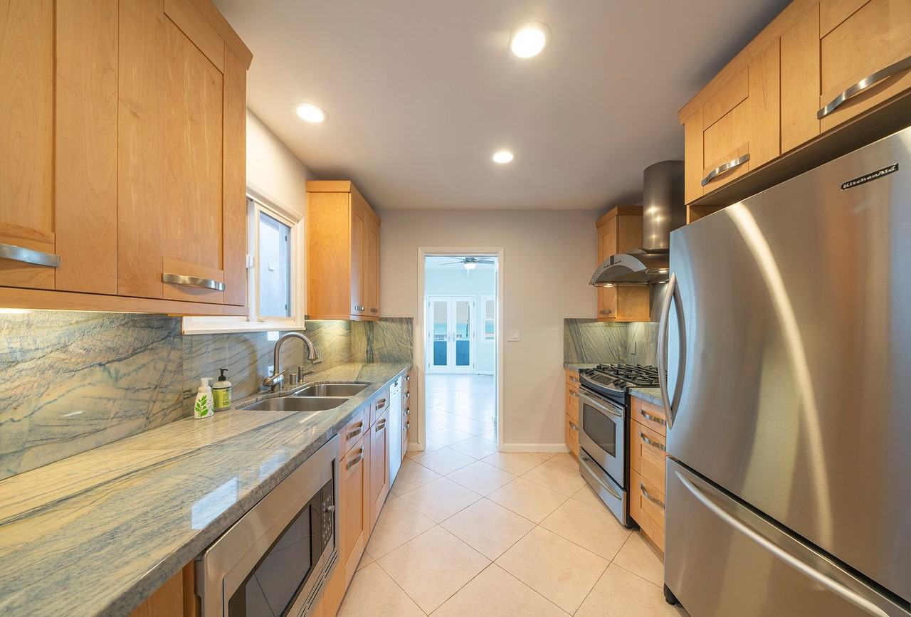 3605 Crest Dr - Photo 7 of 37
