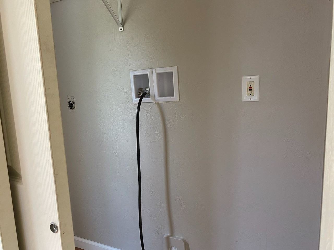 209 W Deyoung St - Photo 3 of 9