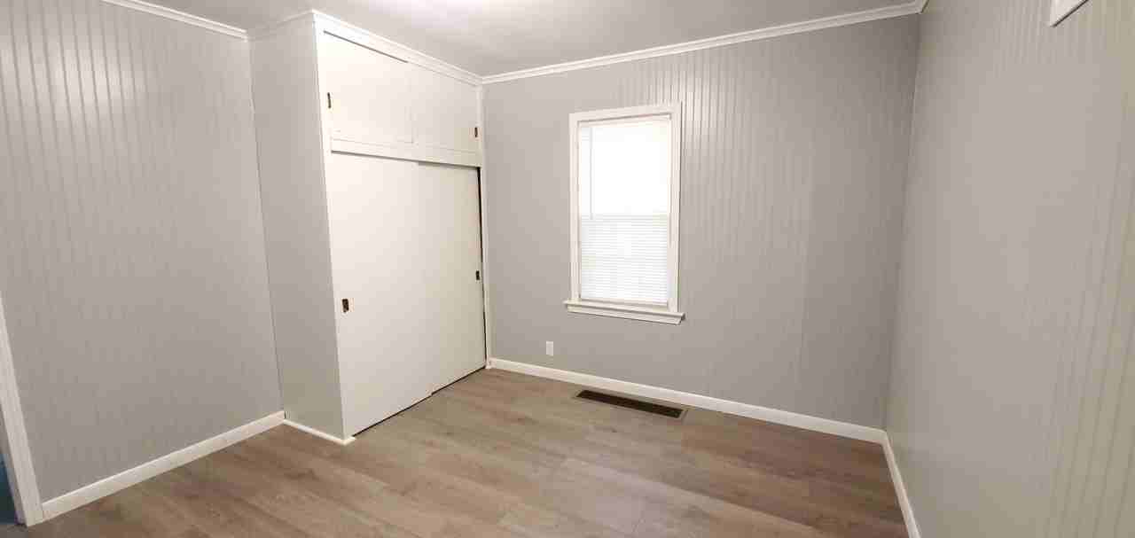 1005 N Main St - Photo 2 of 10