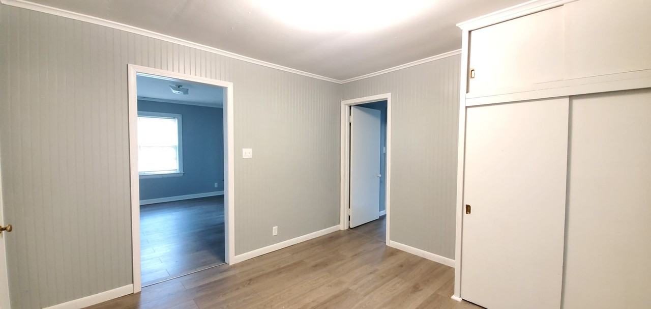 1005 N Main St - Photo 3 of 10