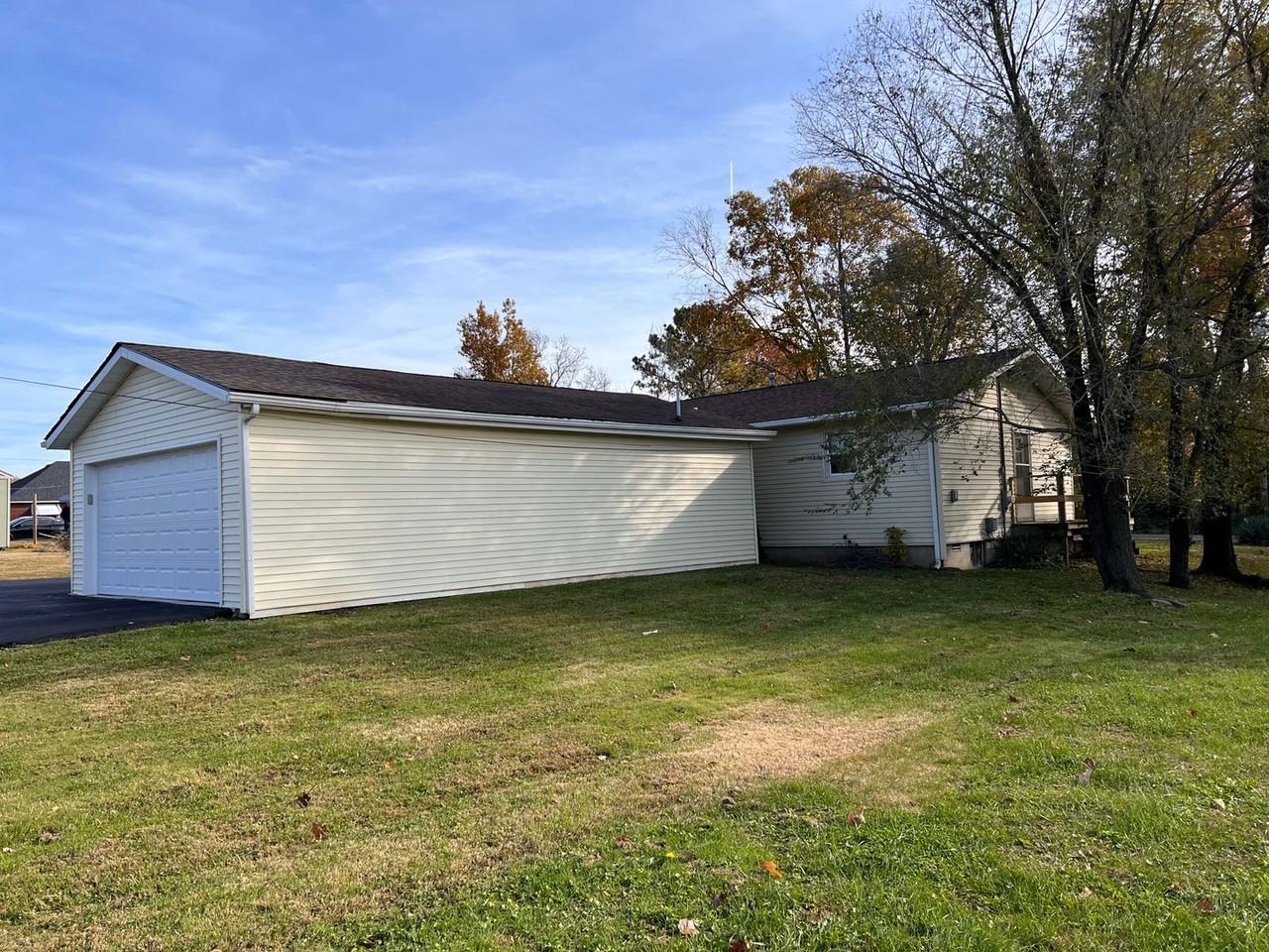 1006 W 9th St - Photo 2 of 14