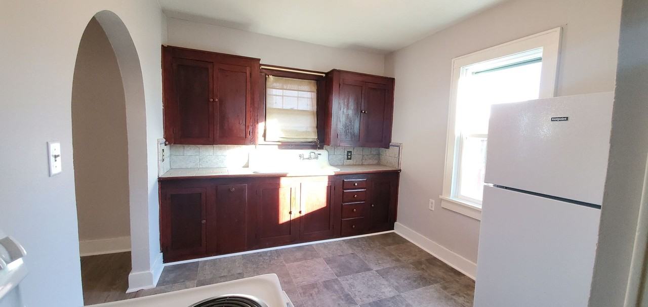 100 Grove St - Photo 3 of 15