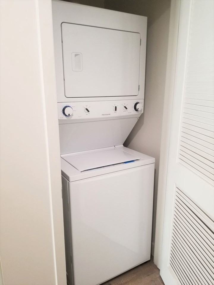 744 Hartford Ave - Photo 6 of 35