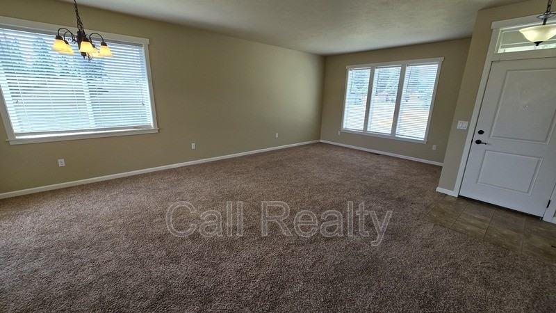 18116 N Division Rd - Photo 2 of 19