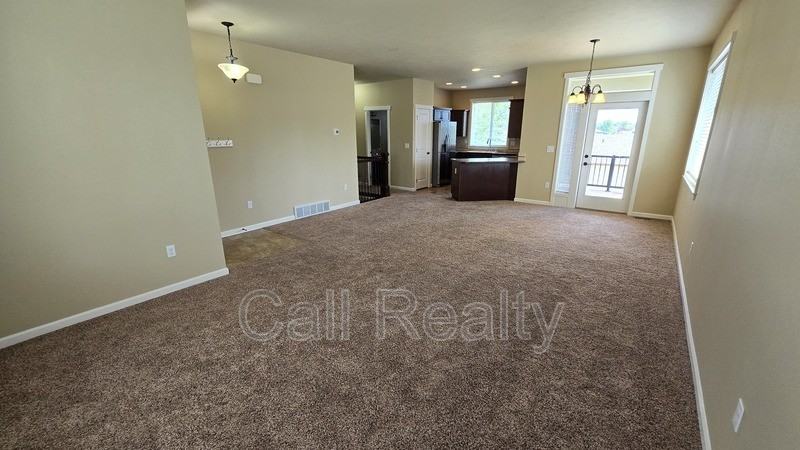 18116 N Division Rd - Photo 4 of 19