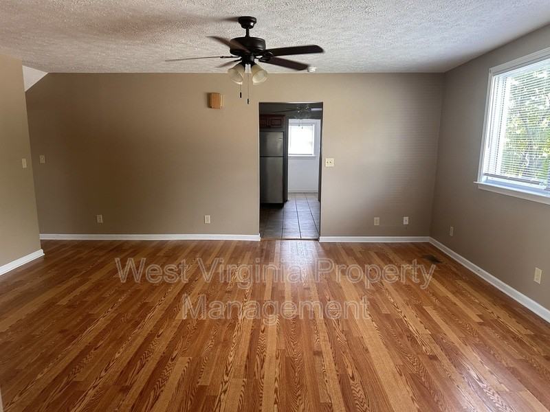 300 Kee St #300 - Photo 3 of 11