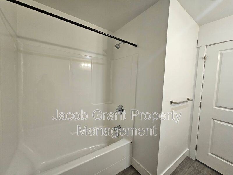 6133 N Freedom Rd #4 - Photo 5 of 11