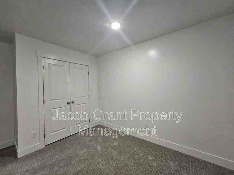 6133 N Freedom Rd #4 - Photo 7 of 11