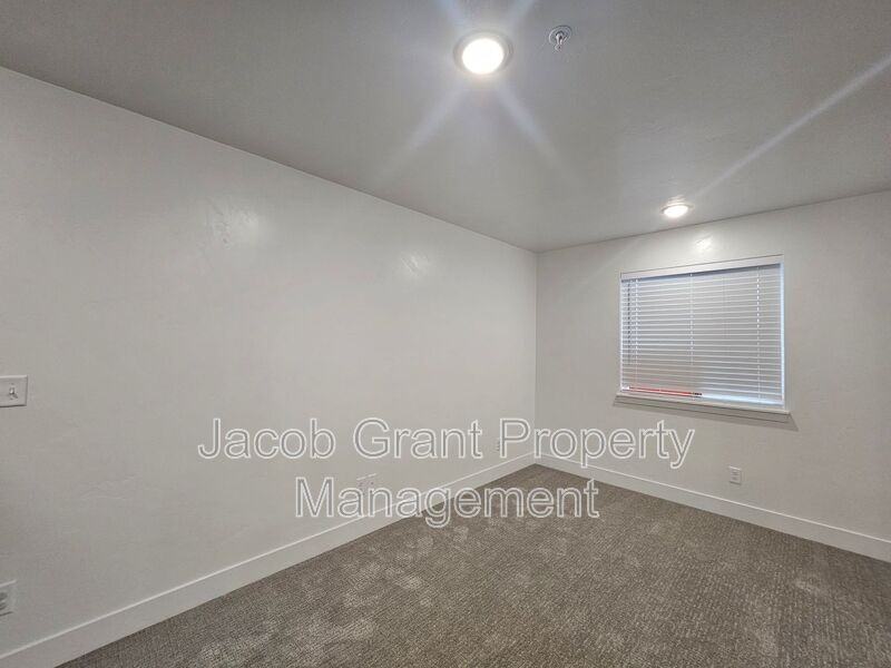 6133 N Freedom Rd #4 - Photo 7 of 21