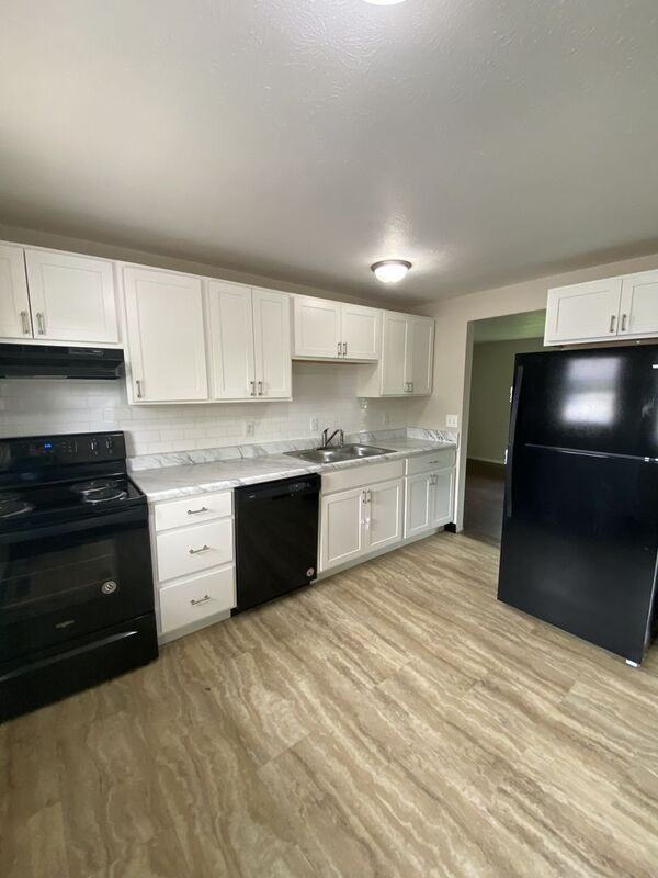 6200 Sunderland Dr - Photo 2 of 20