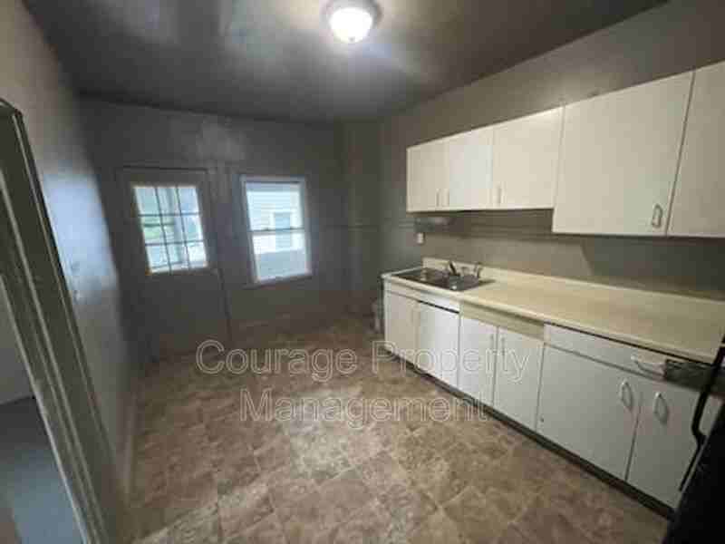 326 Home St #3 - Photo 2 of 9