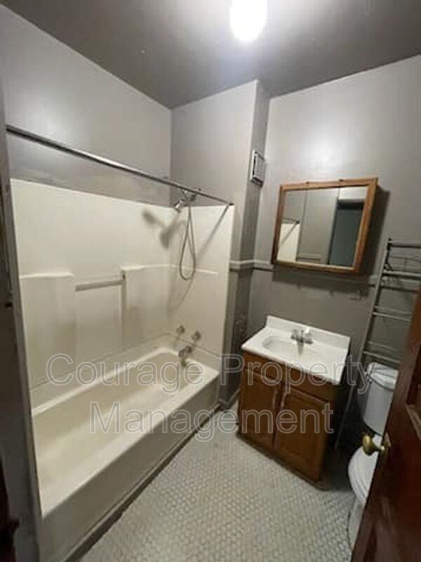 326 Home St #3 - Photo 3 of 9