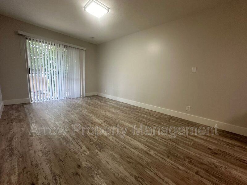 2325 S St #8 - Photo 3 of 8