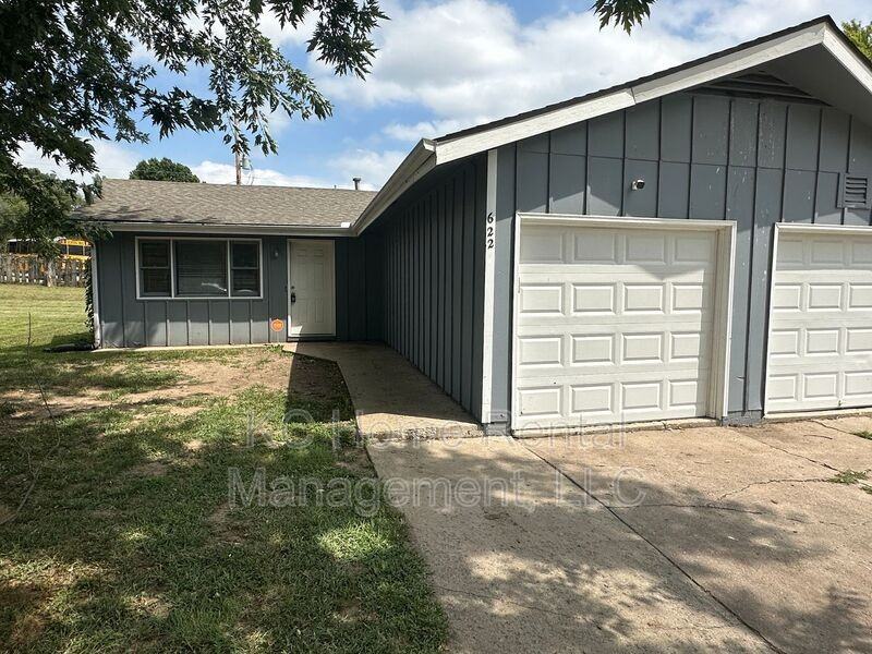 622 N 13th Ter - Photo 2 of 24