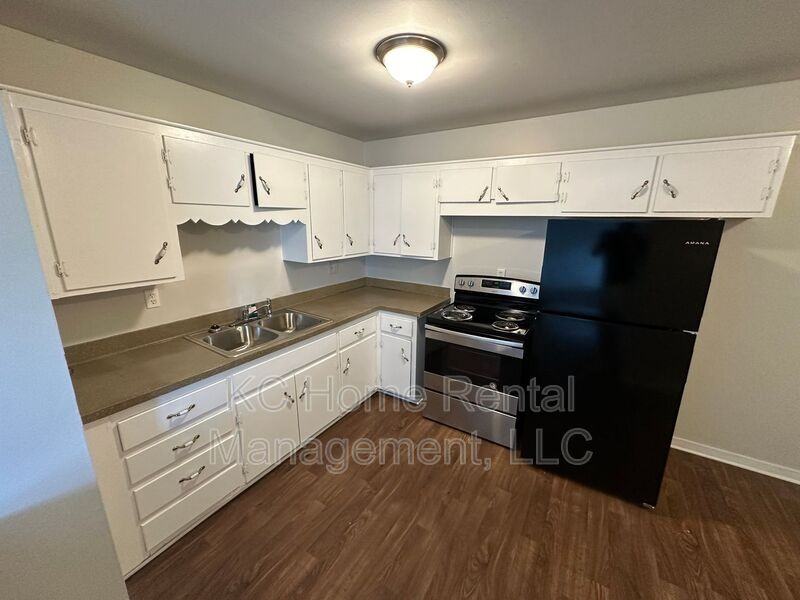 622 N 13th Ter - Photo 3 of 24