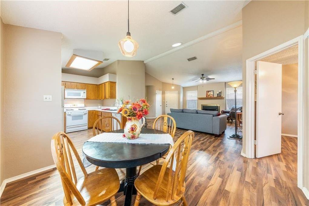 3010 Red Bay Dr - Photo 6 of 17