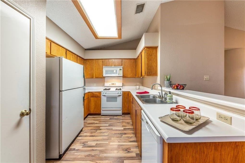 3010 Red Bay Dr - Photo 7 of 17