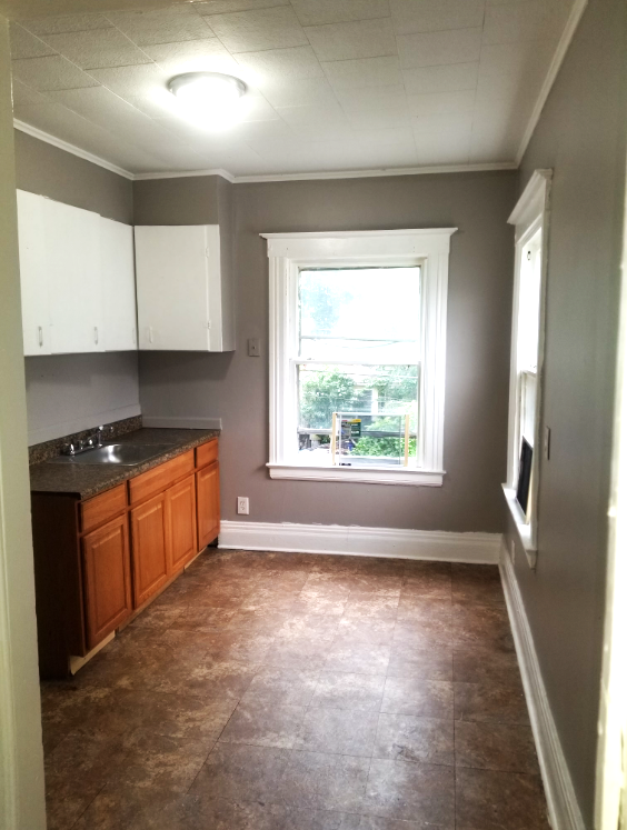 72 Avis St - Photo 3 of 6