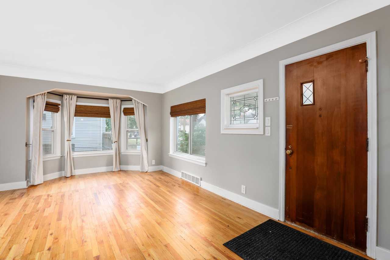 1557 W Saratoga St - Photo 7 of 30