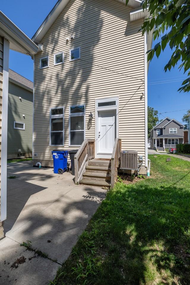 12016 Wade Park Ave - Photo 3 of 25