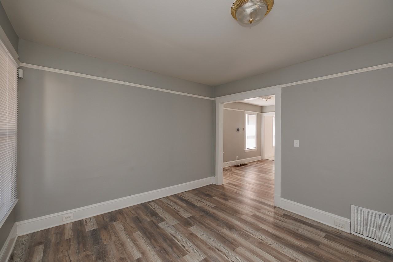 1548 E 49Th St - Photo 5 of 17