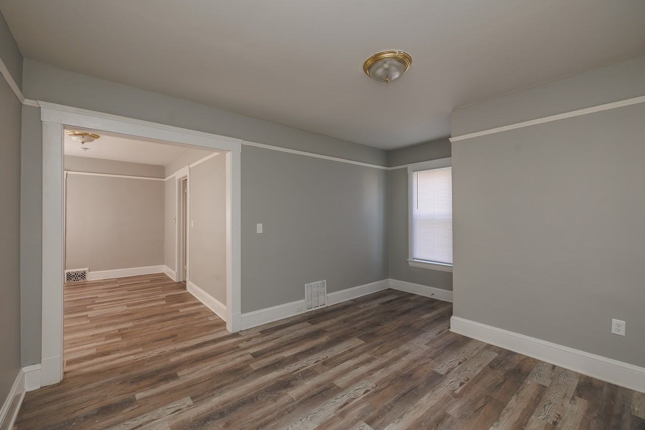 1548 E 49Th St - Photo 6 of 17