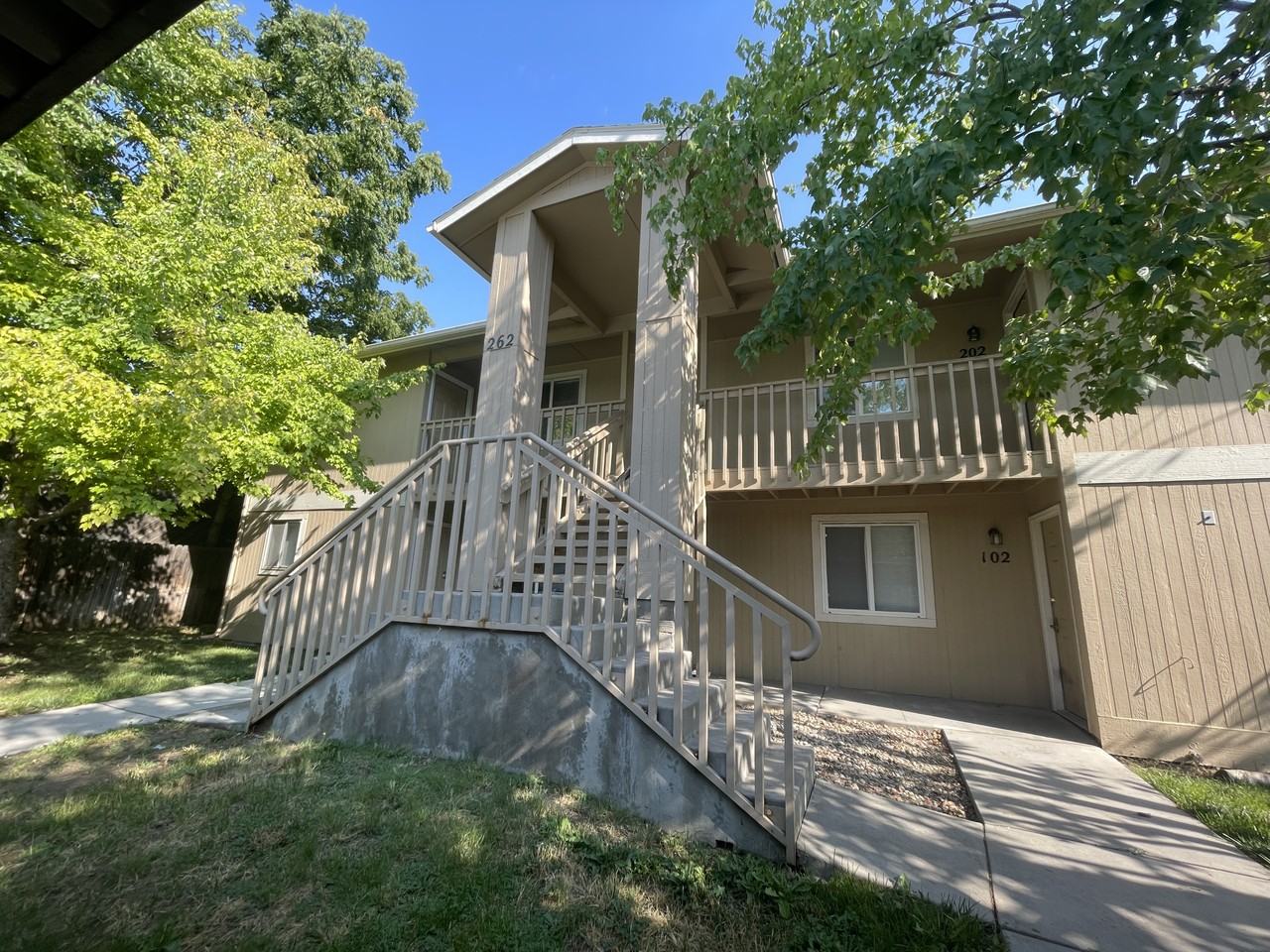 262 N Latah St - Photo 3 of 16
