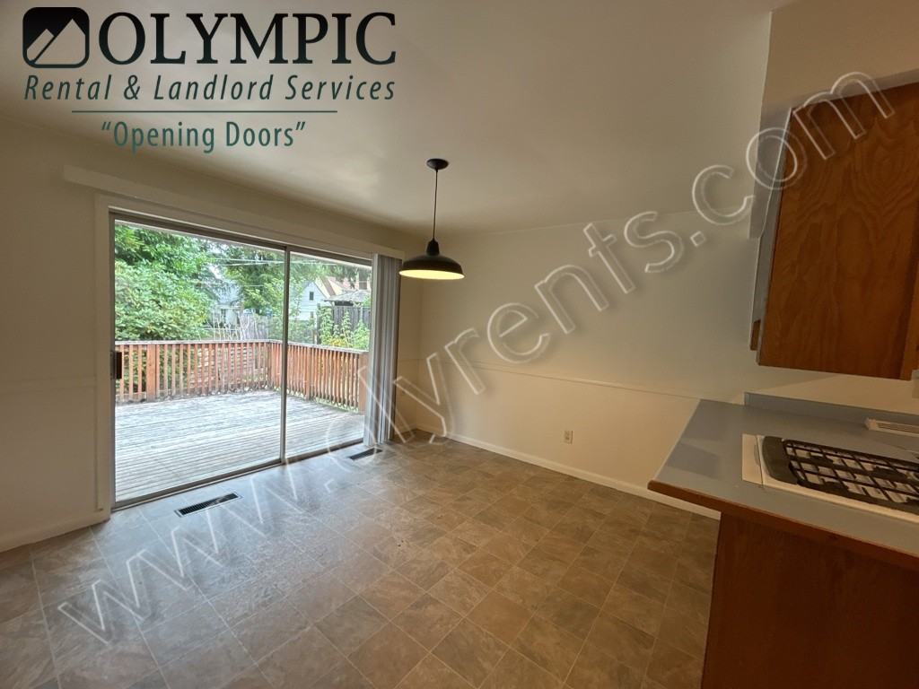 2939 Boundary St Se - Photo 6 of 31