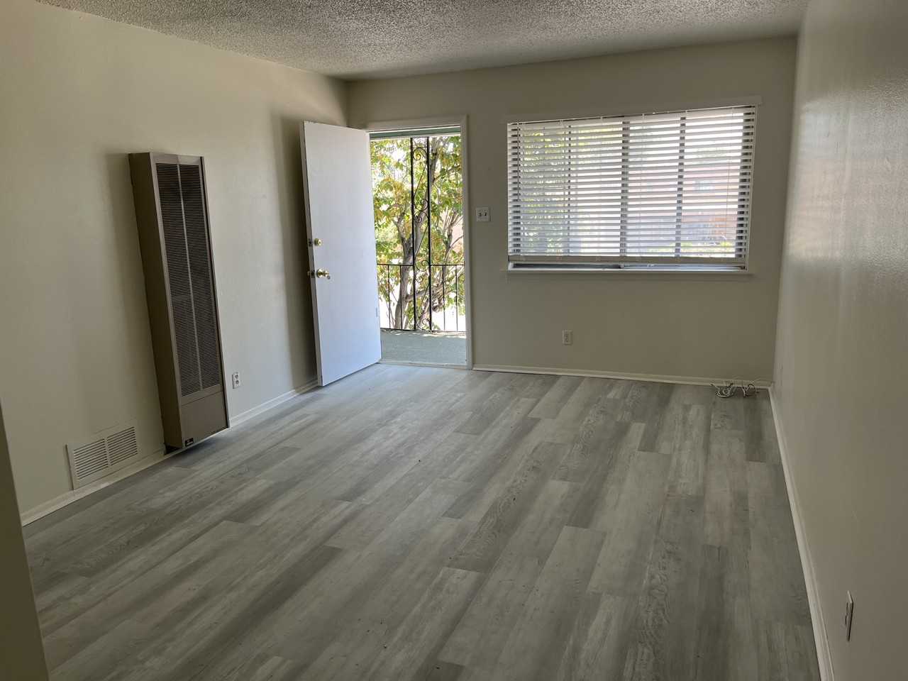 1005 Carlisle Blvd Se - Photo 2 of 11