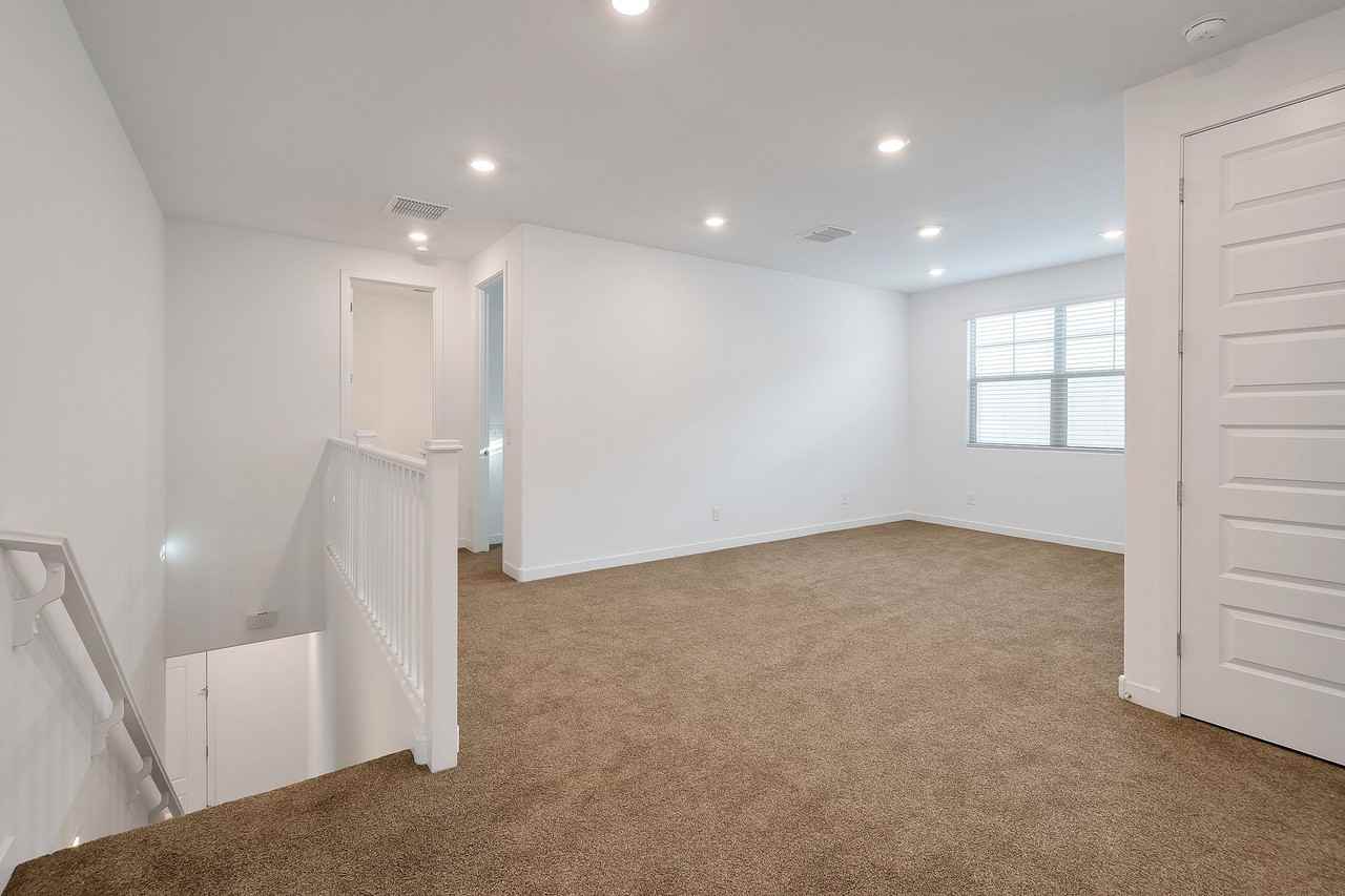 1072 E Newland Dr - Photo 7 of 15