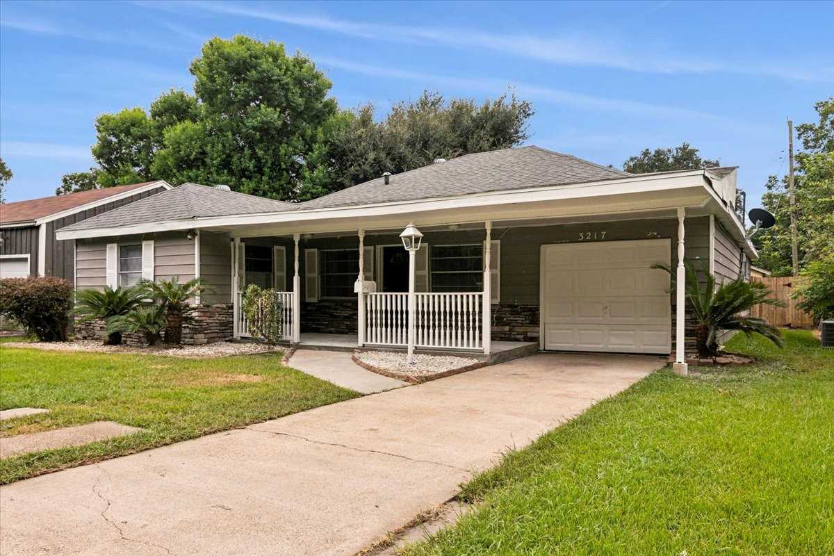 3217 North Dr - Photo 3 of 35