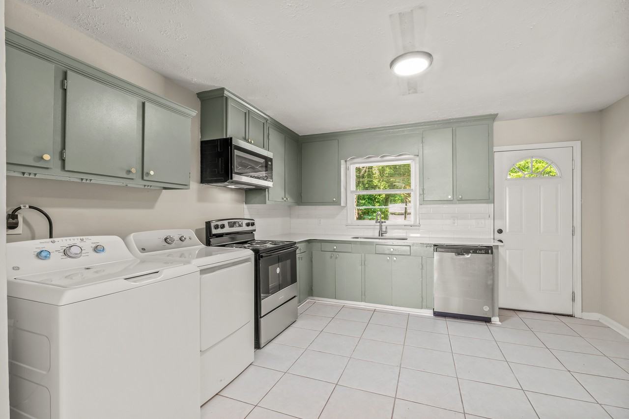 303 Springdale Dr - Photo 2 of 12