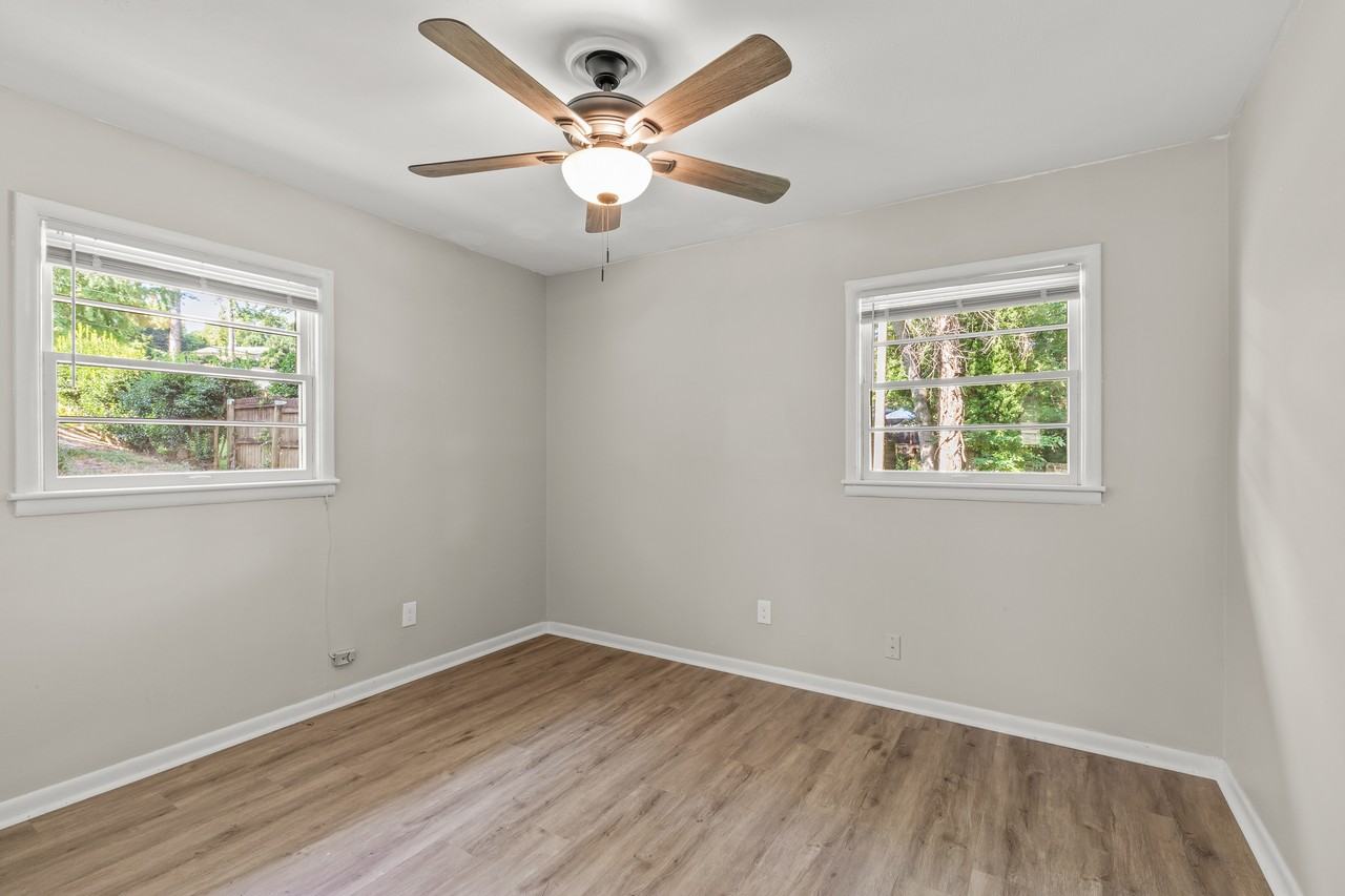 303 Springdale Dr - Photo 3 of 12