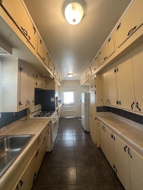 3132 E 4th St - Photo 7 of 15