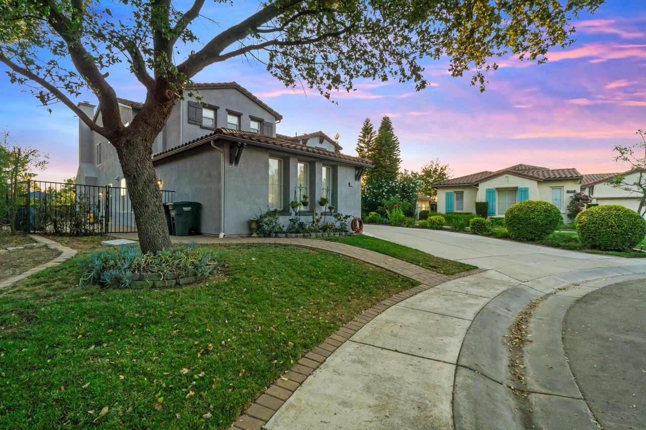 1107 Shadowcrest Ln #NA - Photo 2 of 50